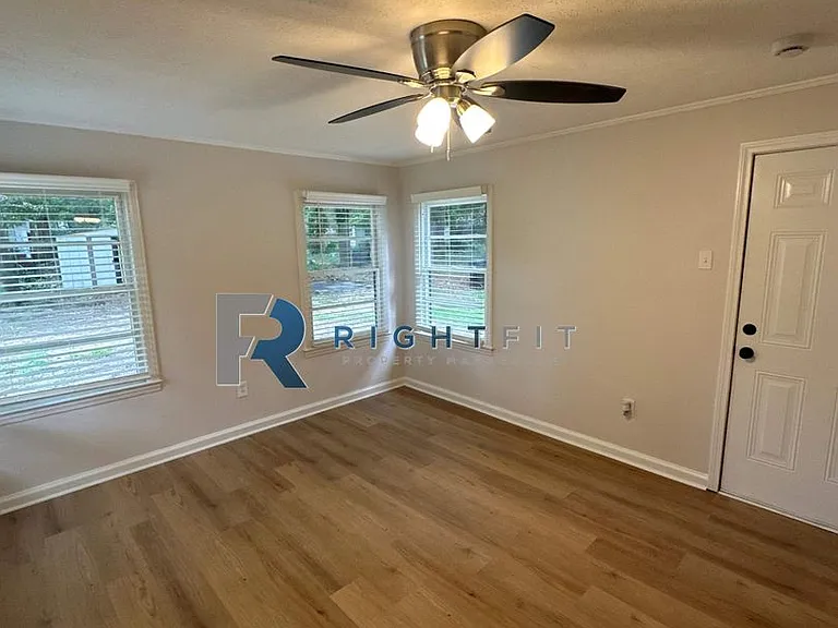 2224 Avalon Rd — Photo 2