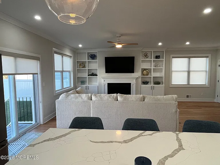 211 Rockwell Ave — Photo 8