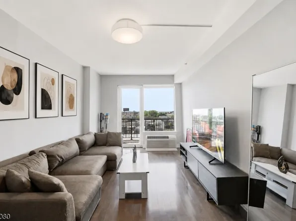 3312 Hudson Ave #6N, Union City, NJ 07087