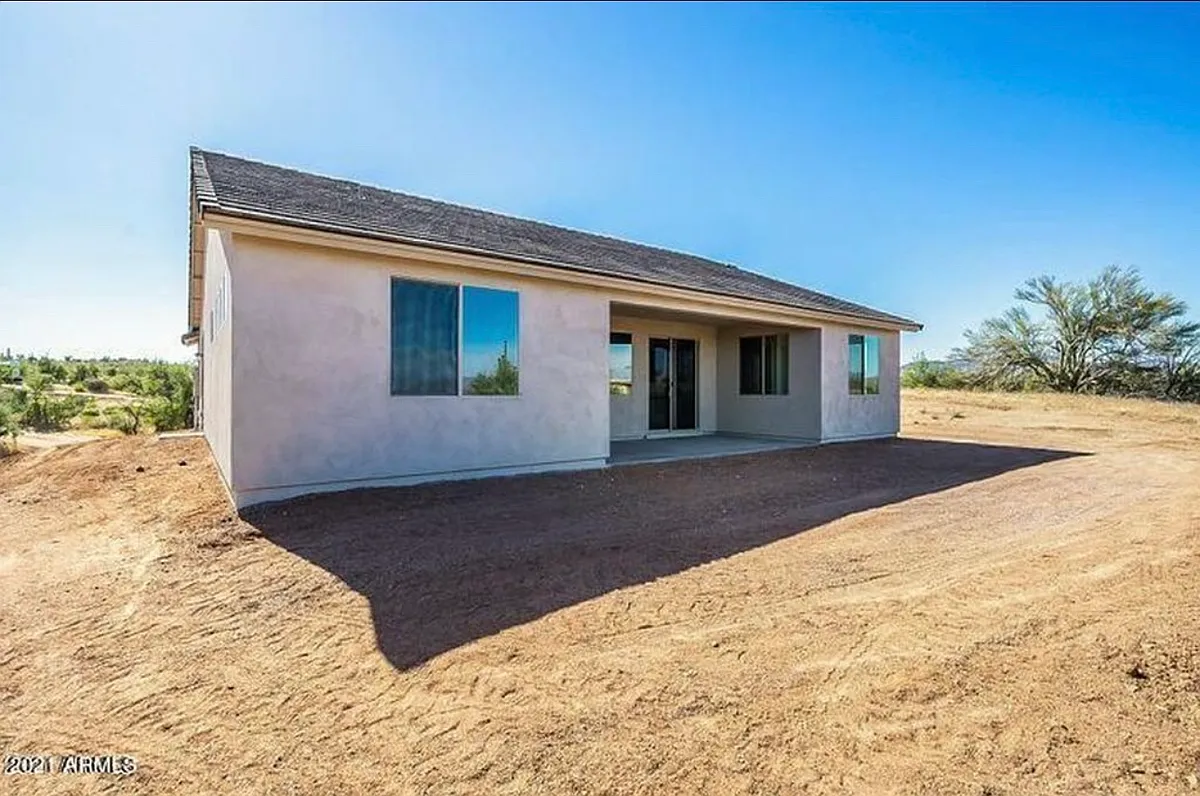 Building Photo - 16348 W Quail Run Rd