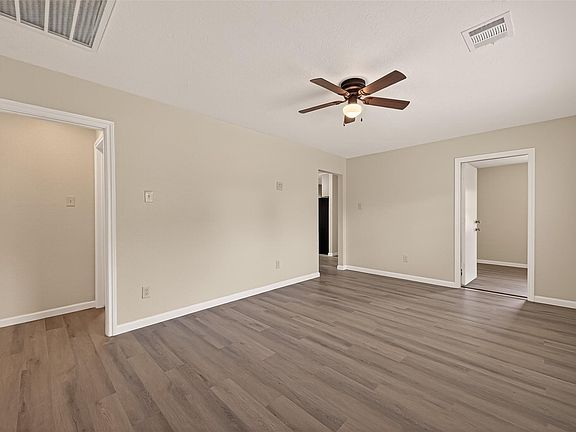 4th image of 14022 Rosecrest Dr