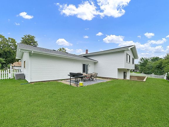 5th image of 1441 Holland Pl