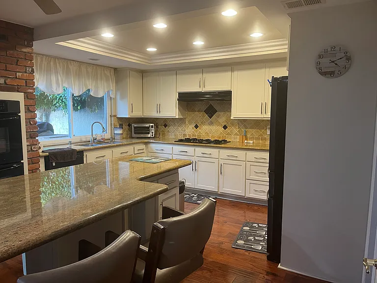 22225 Anthony Dr — Photo 10