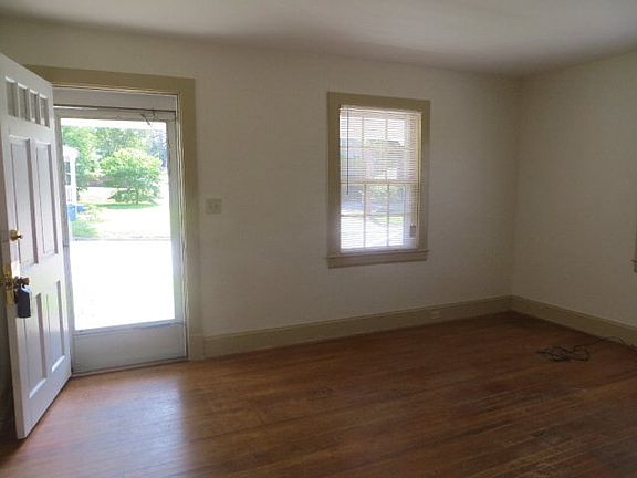 4th image of 2203 Spencer St