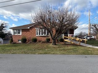 12040 Belvedere Rd, Hagerstown, MD 21742