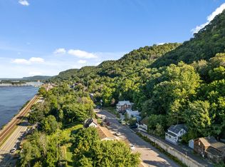 907 S 2nd St, Alma, WI 54610