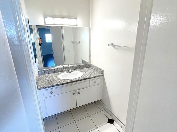 4th image of 144 S Doheny Dr #1344