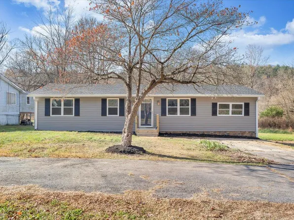 7045 Starlight Ln, Boones Mill, VA 24065