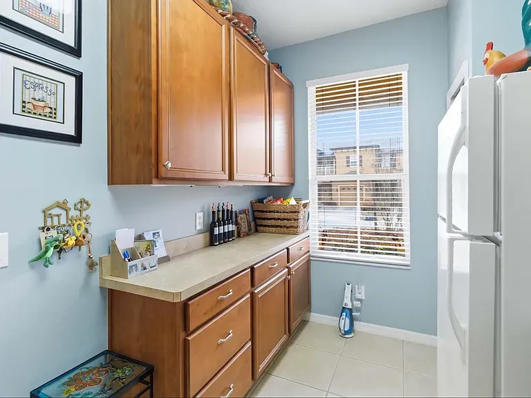 1240 Retreat View Cir — Photo 12