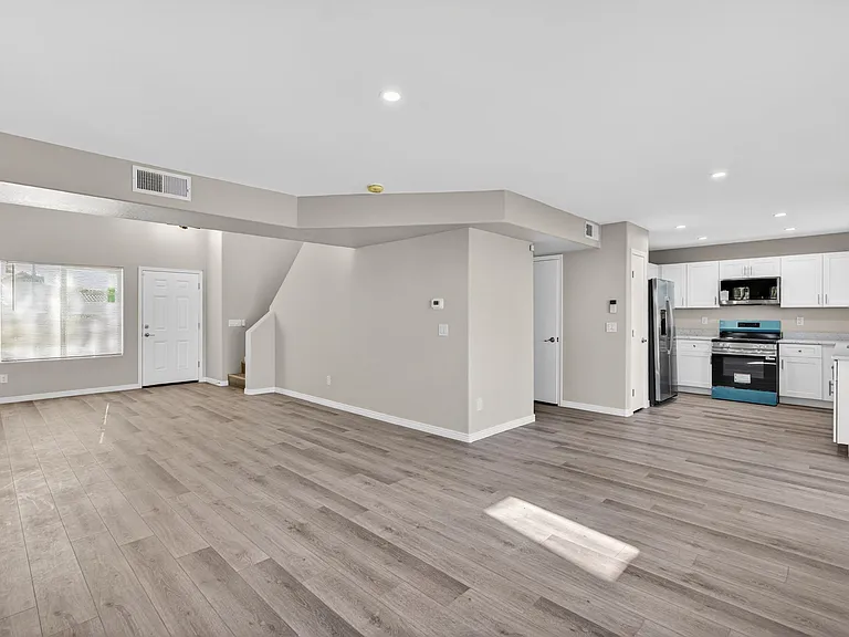 3624 N 106th Ln — Photo 8