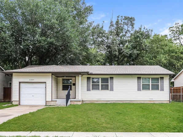 2207 Dennis St, Irving, TX 75062