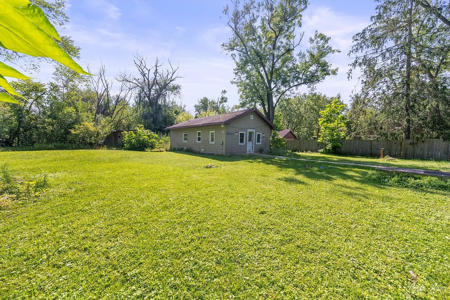 23577 N Meadow Ln photo 1