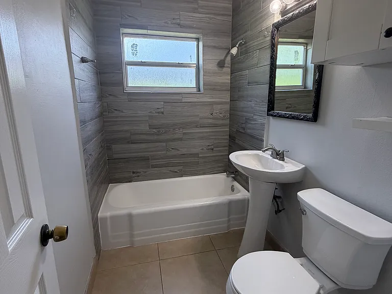 1720 Miller Ave — Photo 18