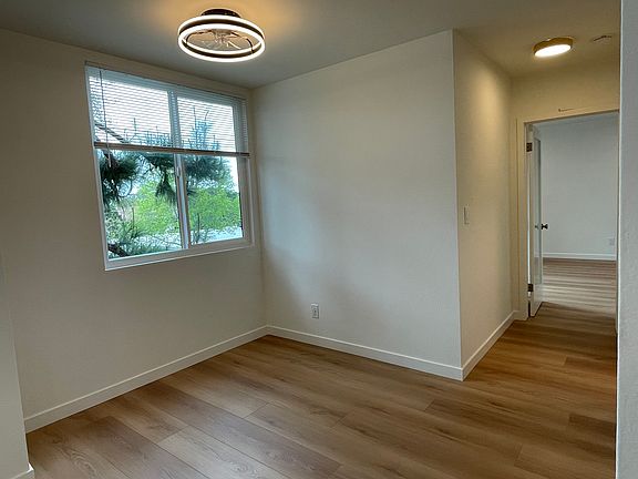4th image of 311 Montana Ave APT 201