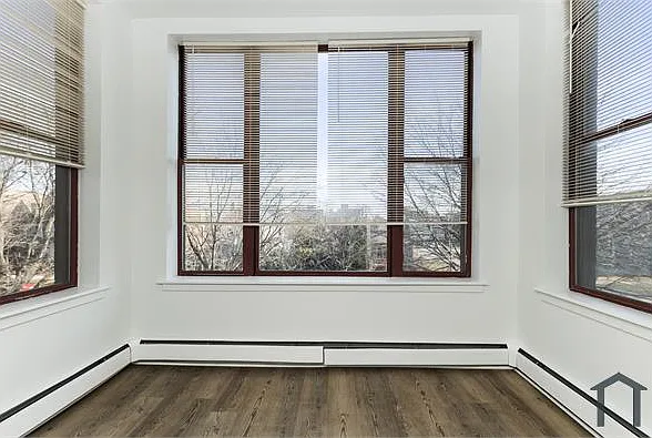 4420 S Michigan Ave #202 — Photo 2