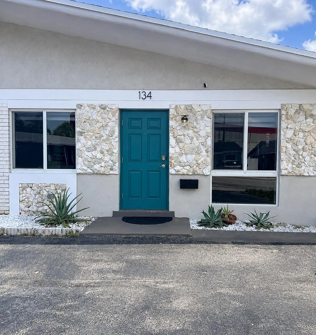 3 bed, 1.0 bath, 2174 sqft, $2,950 — Photo 1