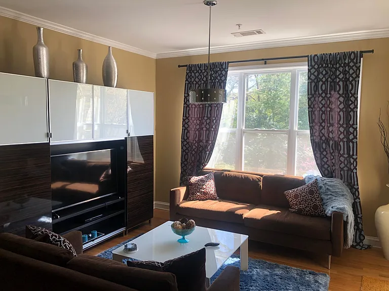 1000 E Woodlawn Rd #222 — Photo 2