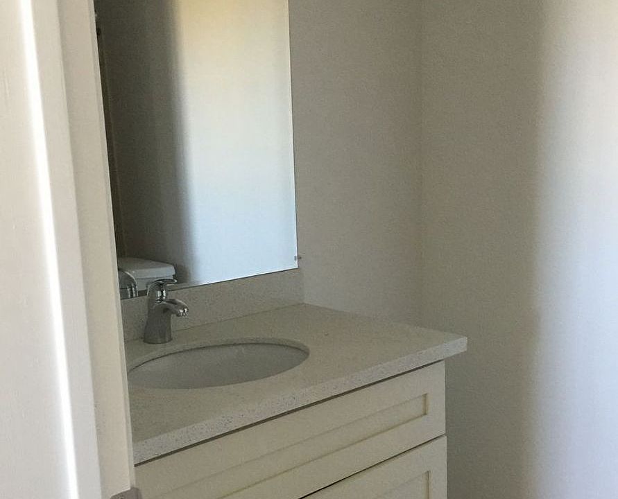 1st image of 75 Vendome Ave #1