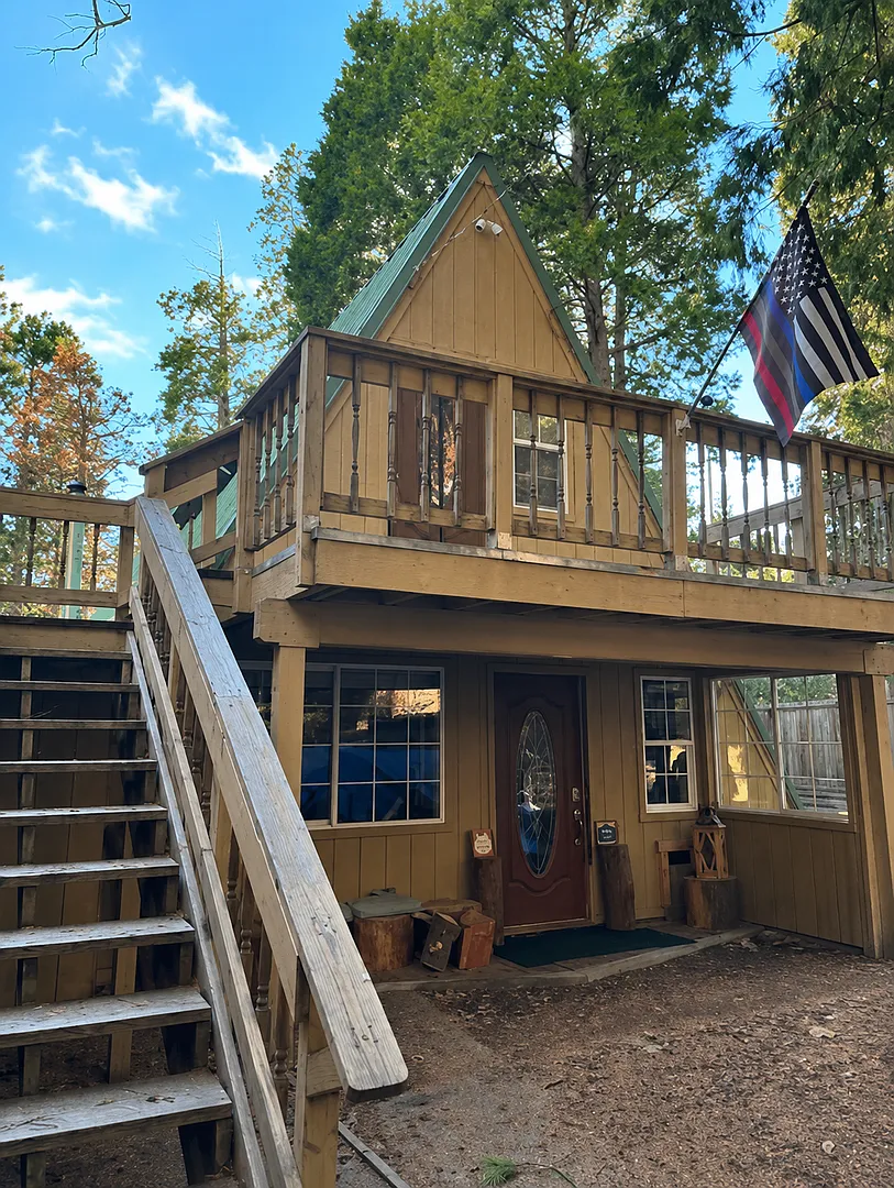 Clean 2 Bedroom / 2 Bathroom Cabin in Alta Sierra. Available for immediate lease! — Photo 1