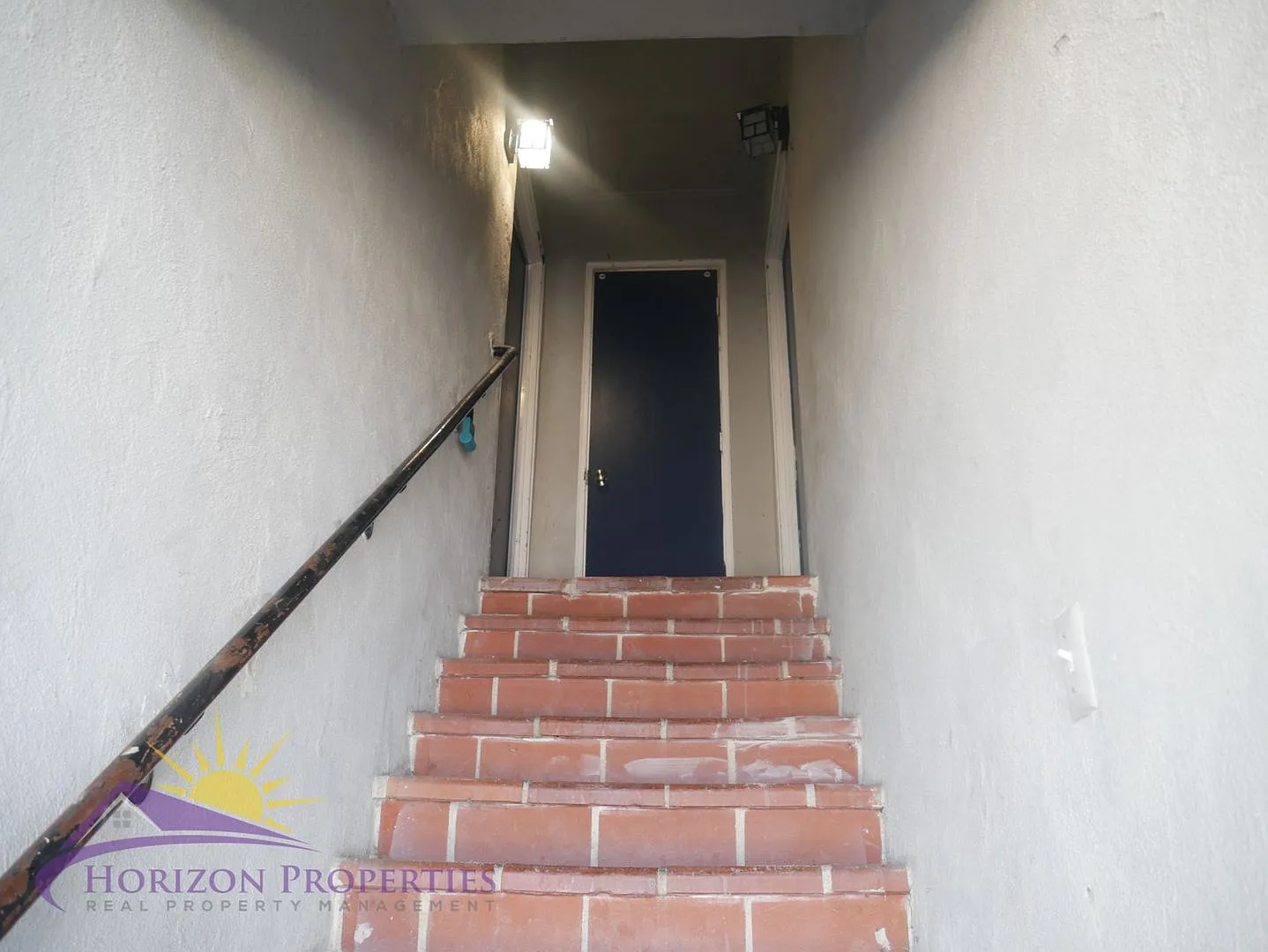 Cozy 1 Bed 1 Bath 700sqft Fourplex in North Sacramento — Photo 1