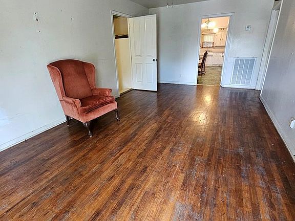 4th image of 2047 E 20th St