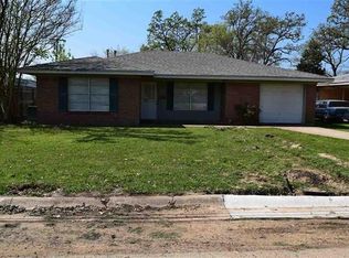 25 28th St NW, Paris, TX 75460