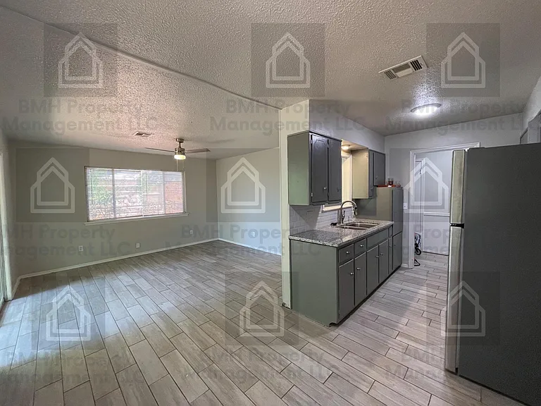 213 NW 85th St — Photo 2