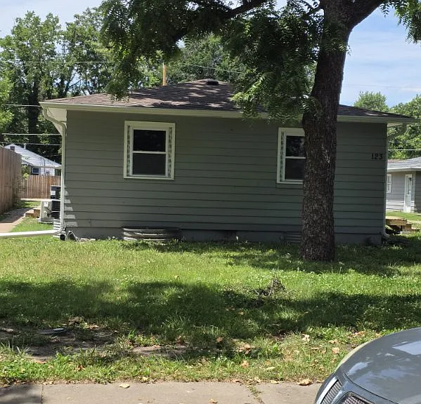 123 SW Roosevelt St #A — Photo 1