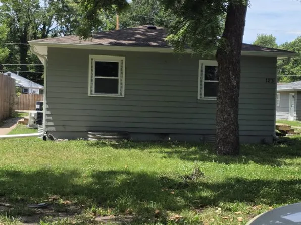 123 SW Roosevelt St #A, Topeka, KS 66606