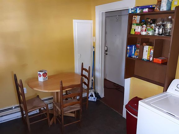 4th image of 901 Beatty Ave #4