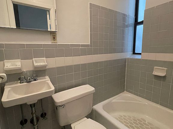 5th image of 132 Thompson St APT 11