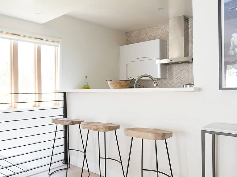 1319 Yale St #1 — Photo 12