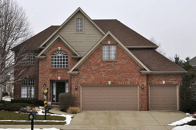 2532 Sutton Ln photo 1