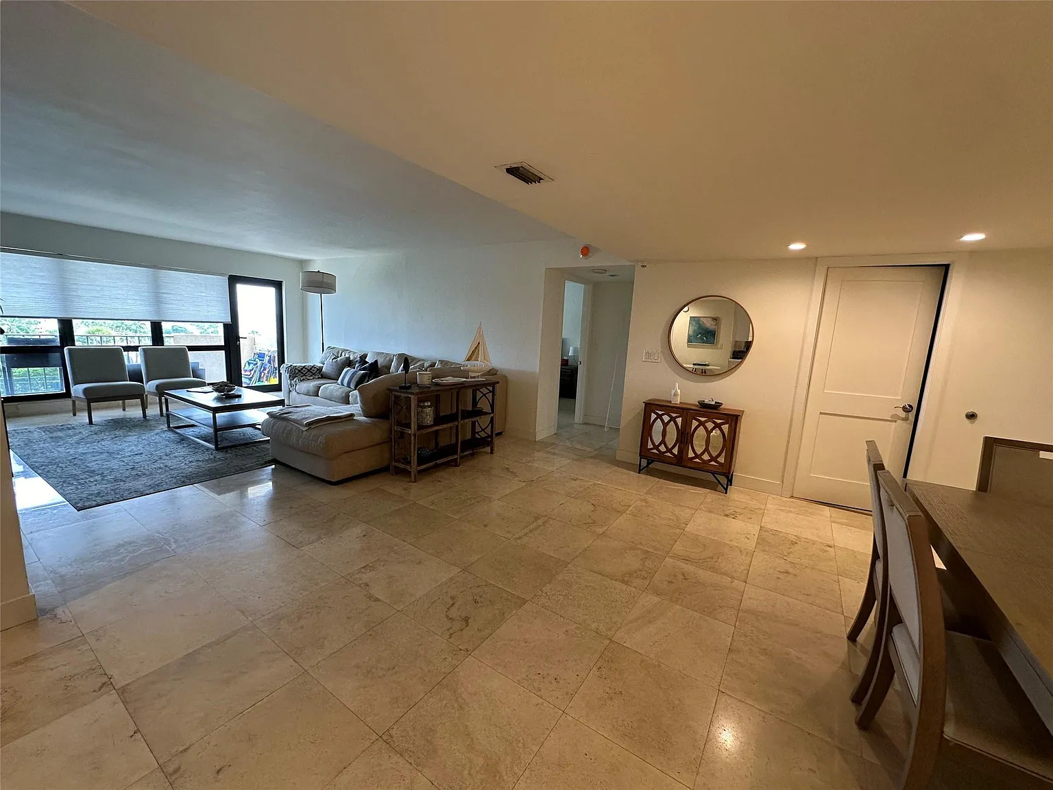 2 bed, 2.0 bath, 1400 sqft, $5,900 — Photo 3