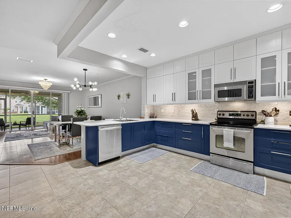 4166 Highwood Dr