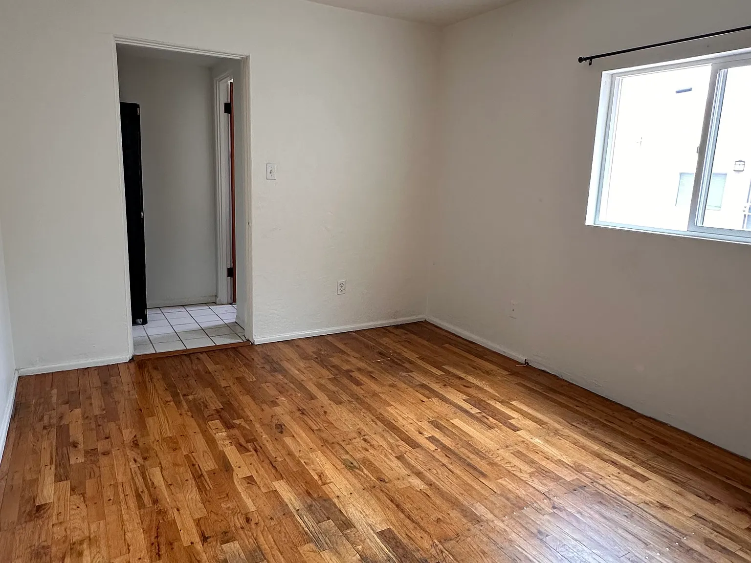 4 bed, 2900 sqft, $2,600 — Photo 4