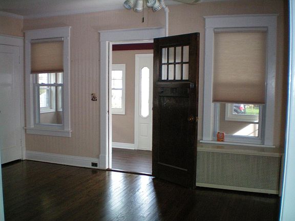 5th image of 70 Oakview Ave