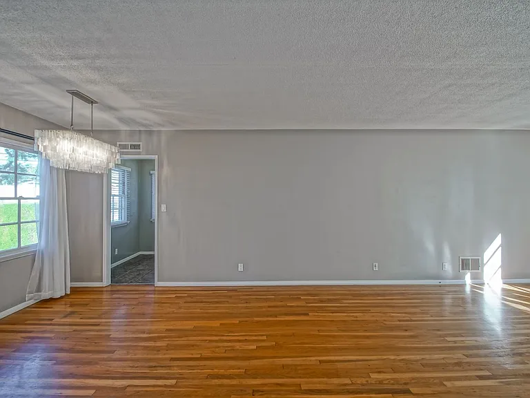14226 Isis Ave — Photo 8