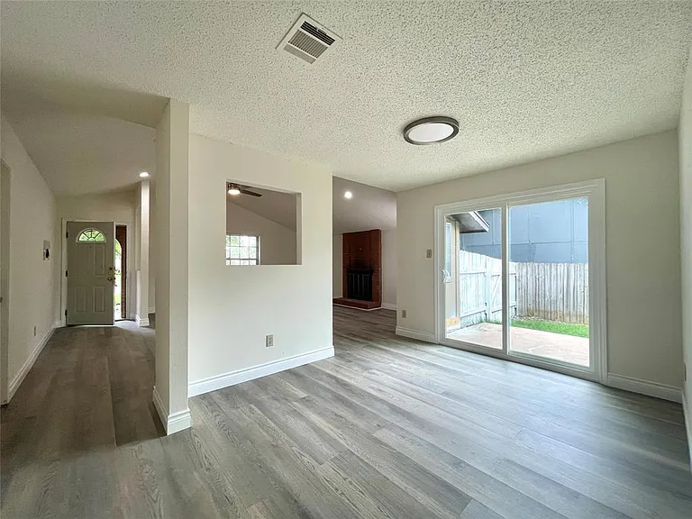 1729 Cricket Hollow Dr — Photo 6