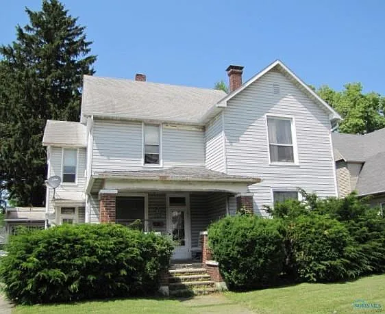 328 Center St photo 1