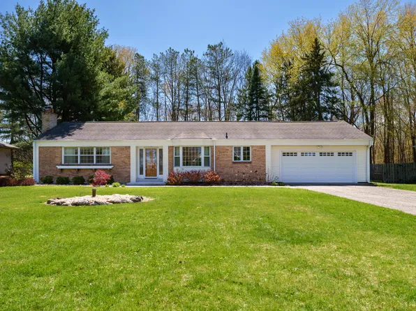 9778 Sterling Rd, Richland, MI 49083