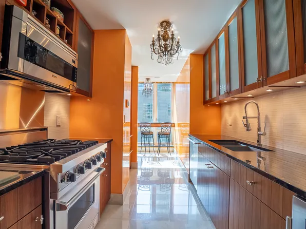 250 East 53rd Street image 4 of 11