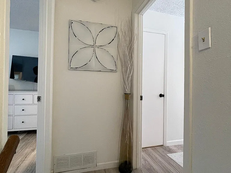 739 E Oltorf St — Photo 15