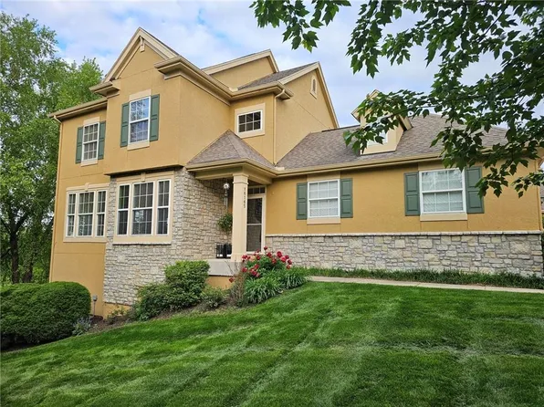 16165 Linden St, Overland Park, KS 66085