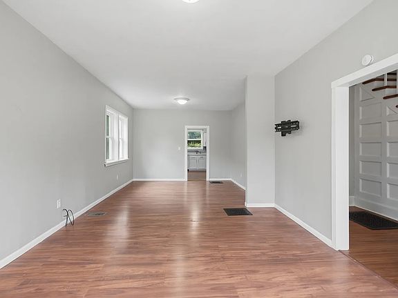 5th image of 605 Union St