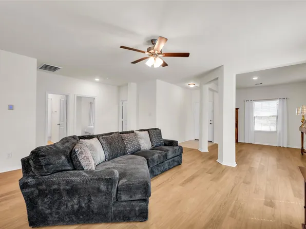 10510 Watershed Dr, Rosharon, TX 77583