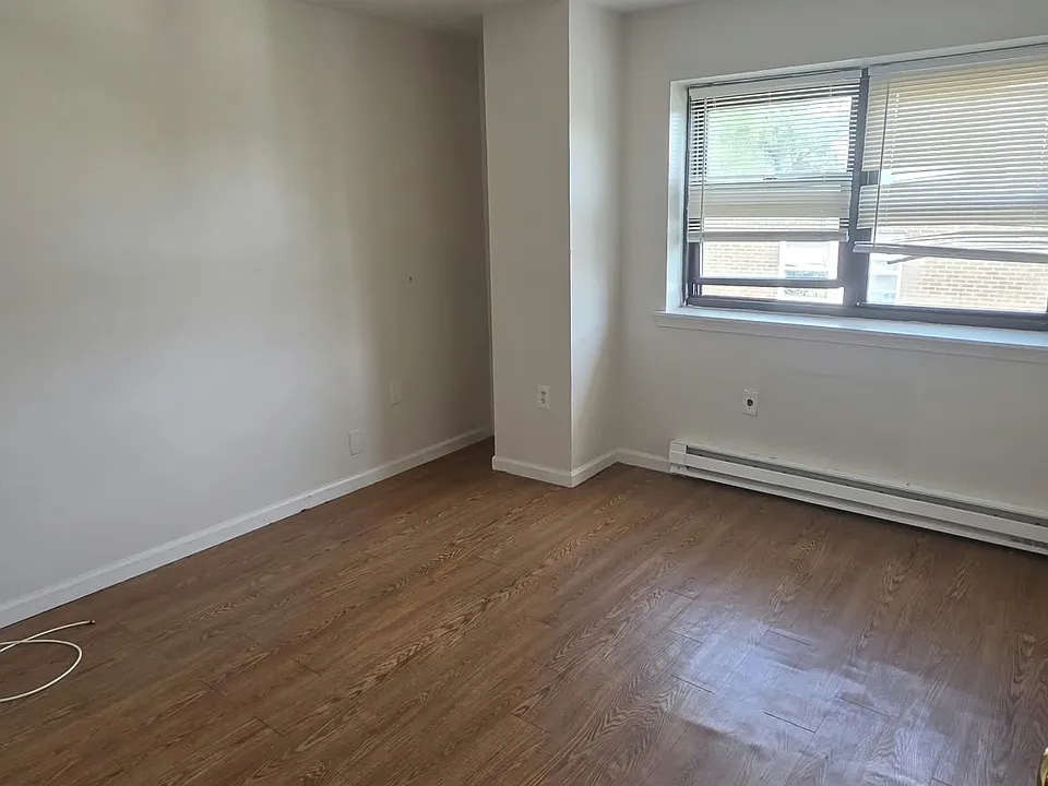832 Atlantic St #4D