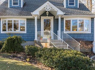 60 Hawthorne Rd, Kings Park, NY 11754