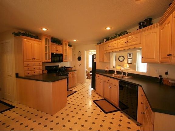 2nd image of 1381 N Hayland Dr
