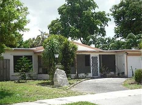 2nd image of 3200 SW 17th St